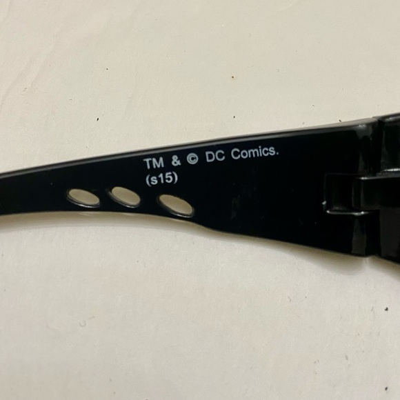 TM & DC Comics Batman Kid’s Sunglasses - Picture 7 of 13
